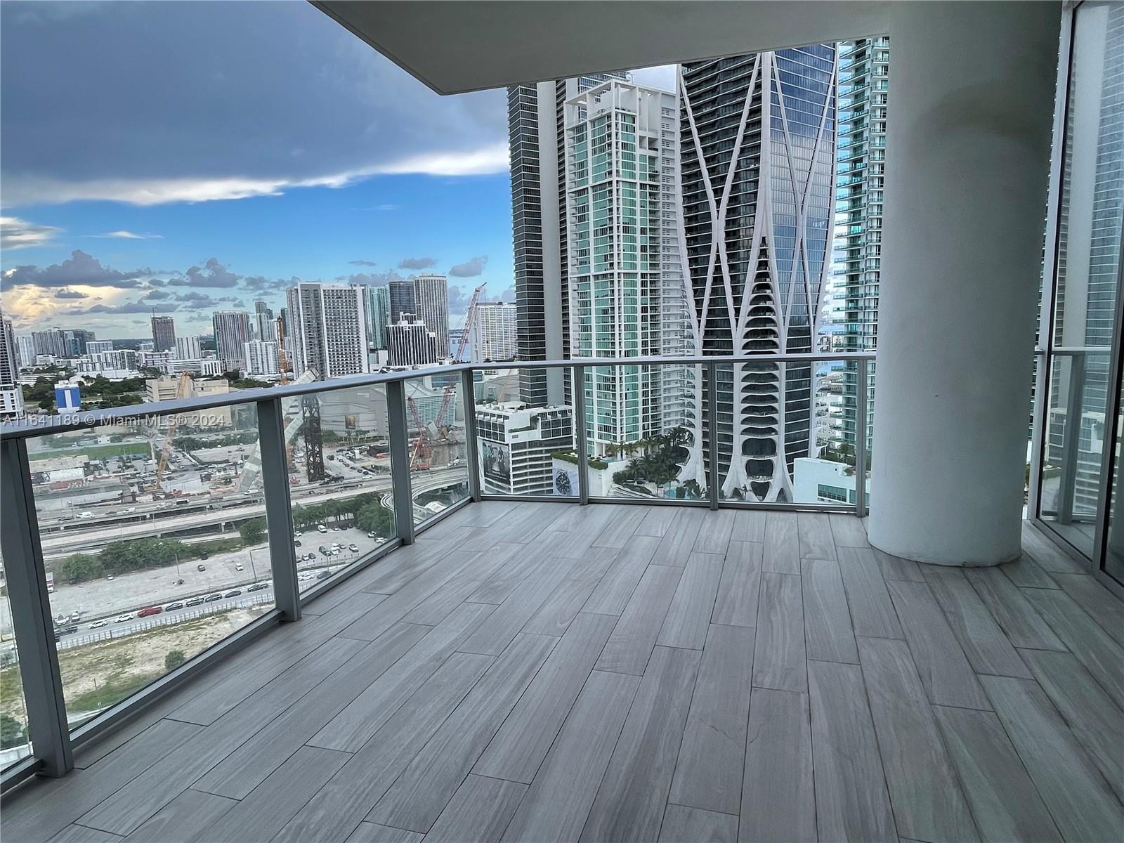 PARAMOUNT MIAMI WORLDCENT - Residential