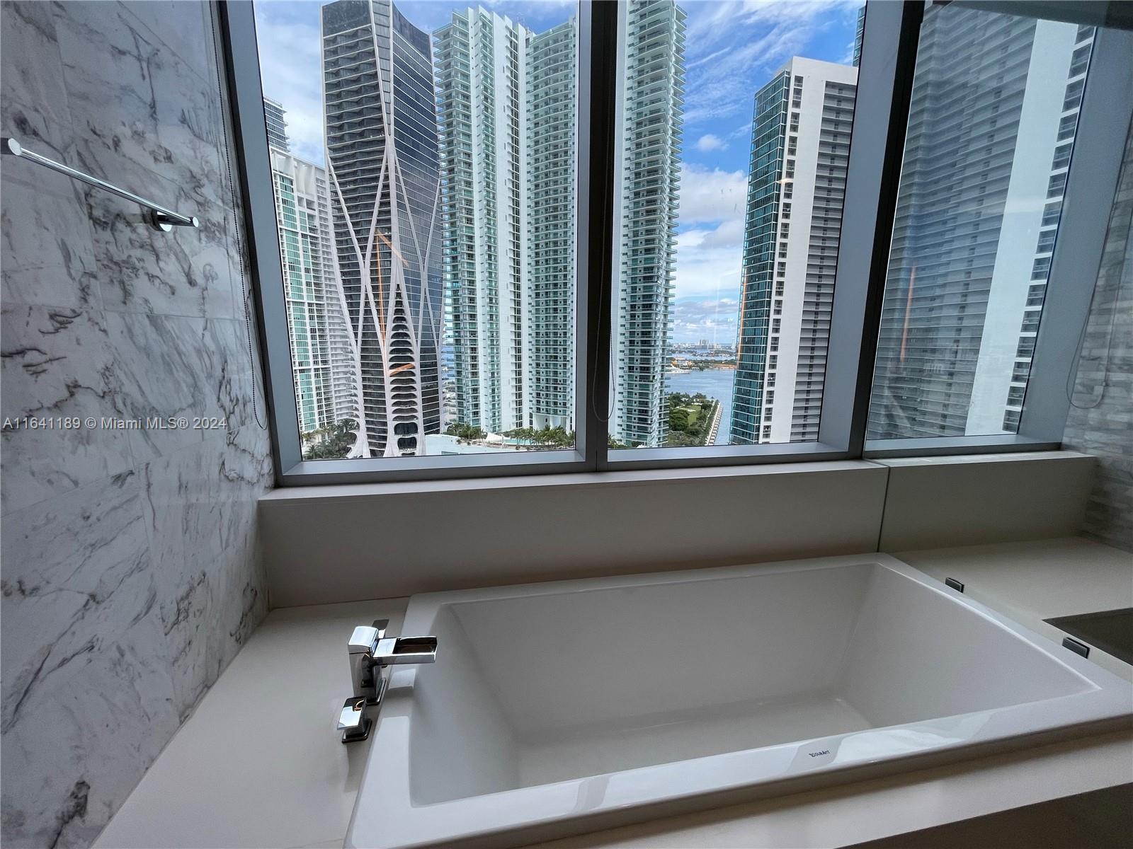 PARAMOUNT MIAMI WORLDCENT - Residential