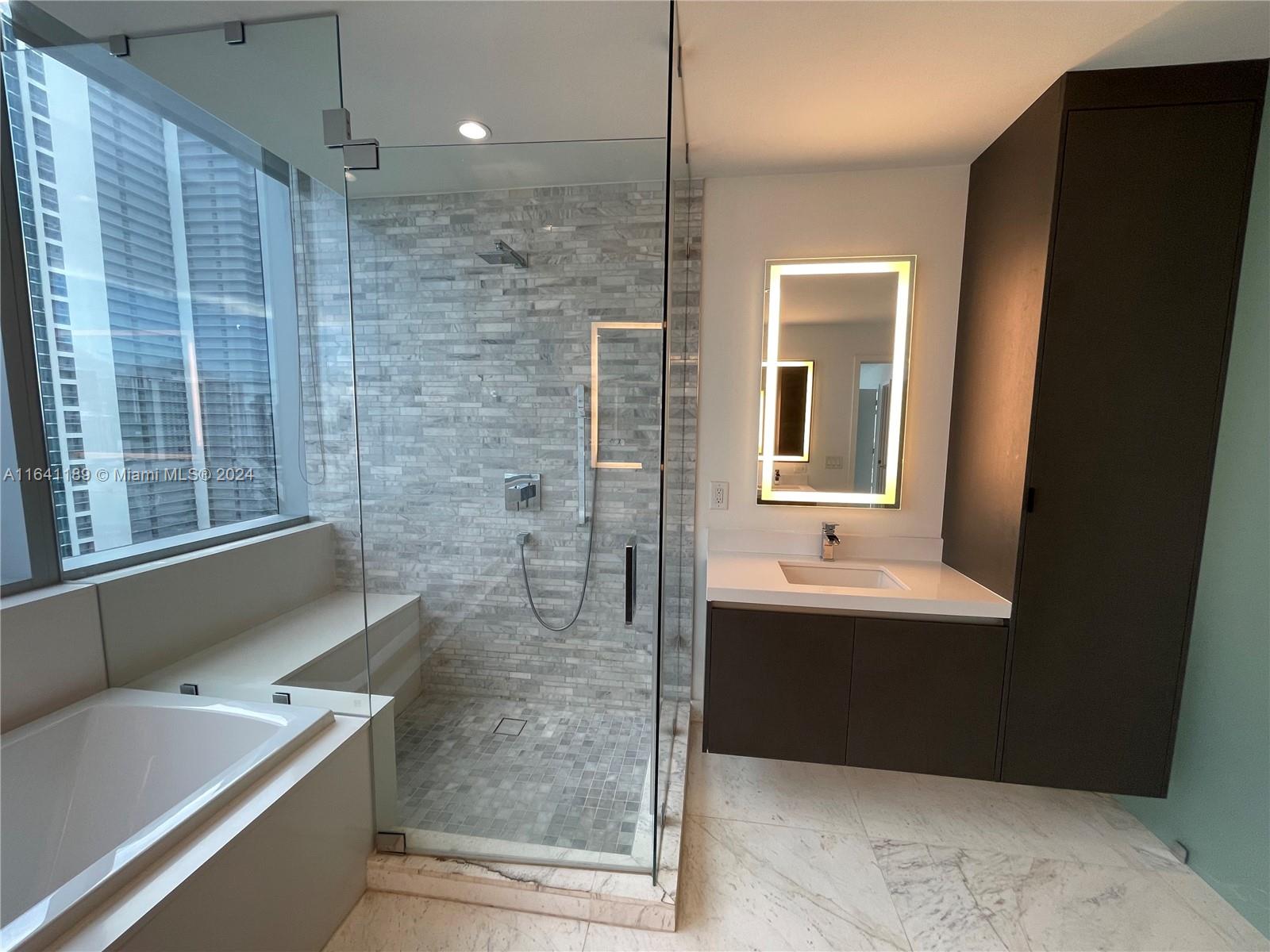 PARAMOUNT MIAMI WORLDCENT - Residential