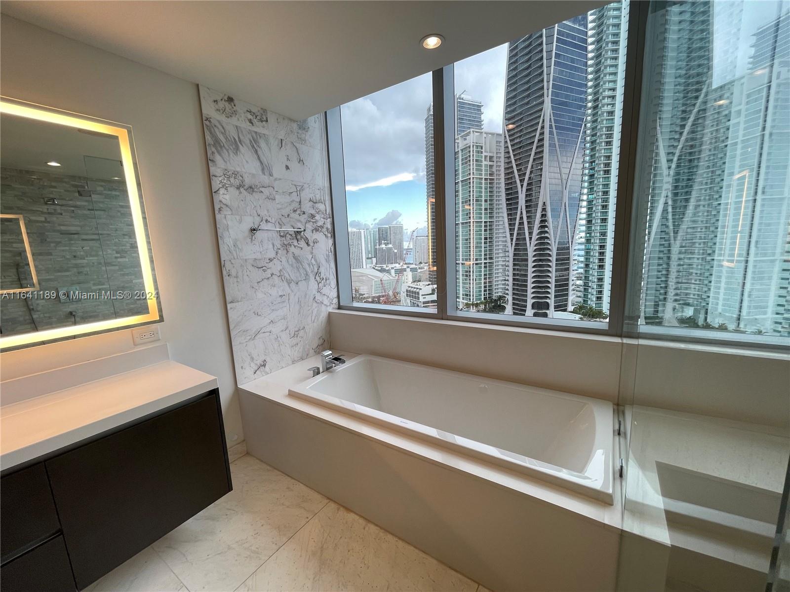 PARAMOUNT MIAMI WORLDCENT - Residential