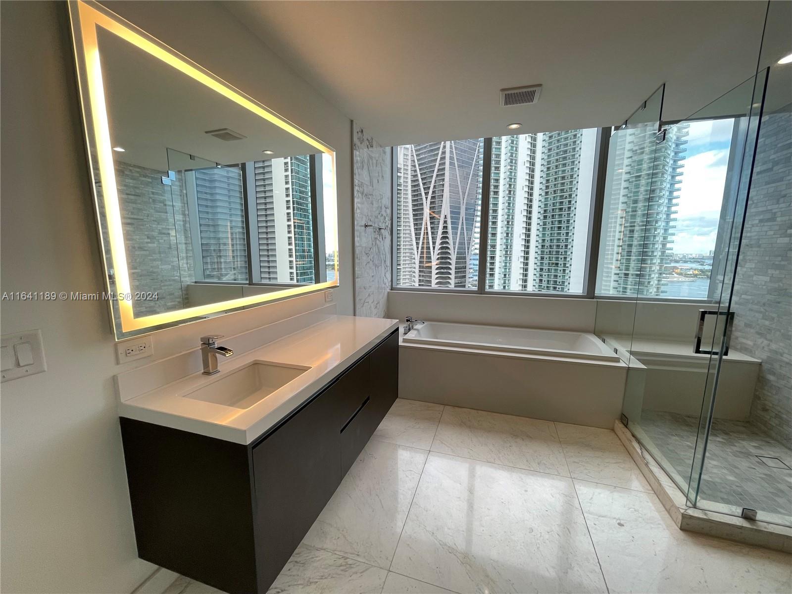 PARAMOUNT MIAMI WORLDCENT - Residential