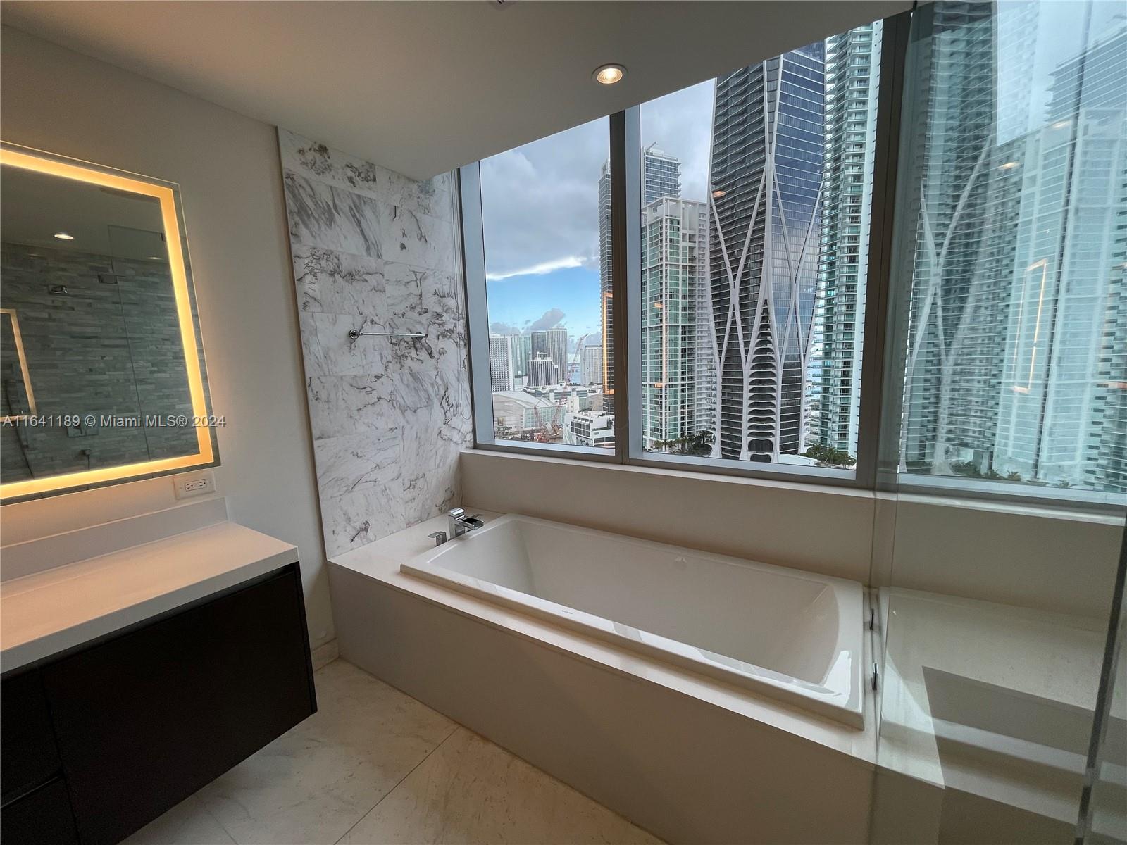 PARAMOUNT MIAMI WORLDCENT - Residential