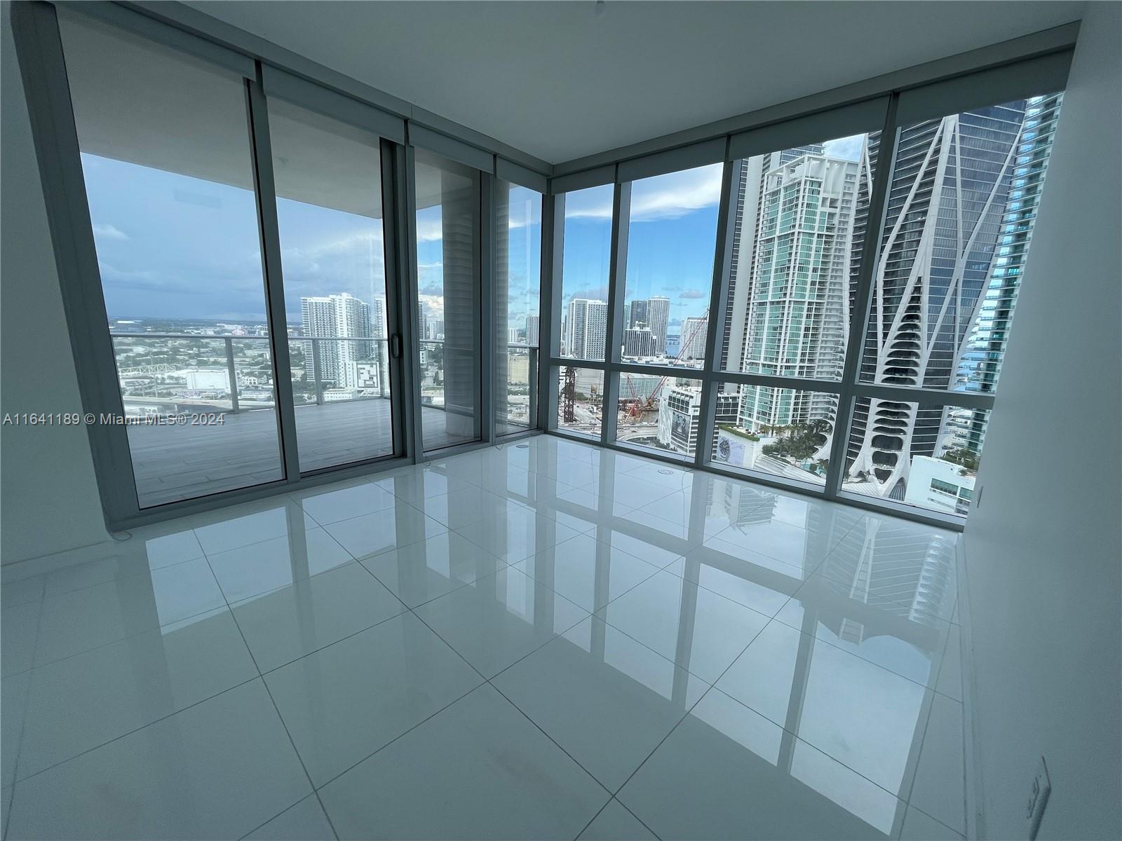 PARAMOUNT MIAMI WORLDCENT - Residential