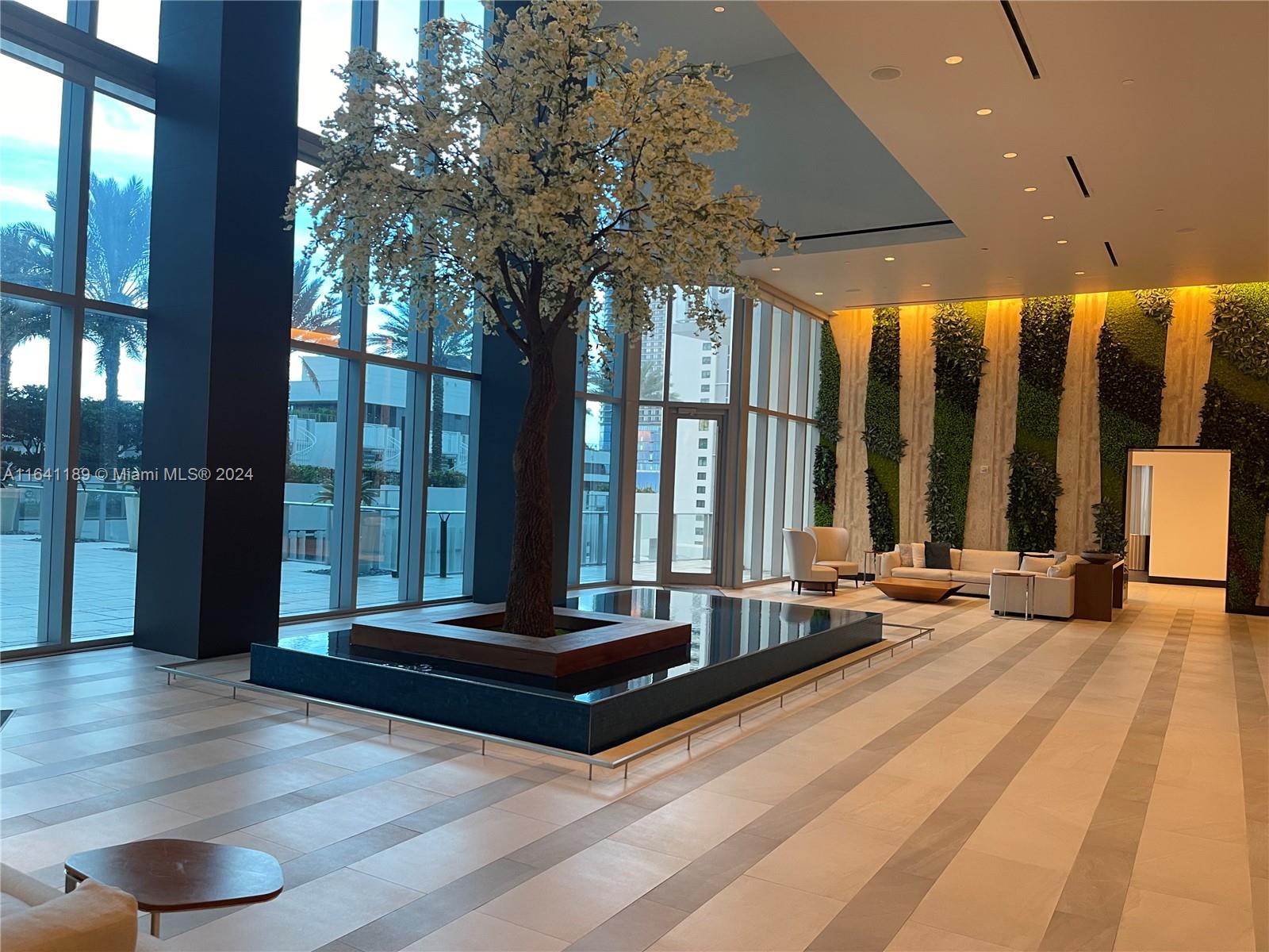 PARAMOUNT MIAMI WORLDCENT - Residential