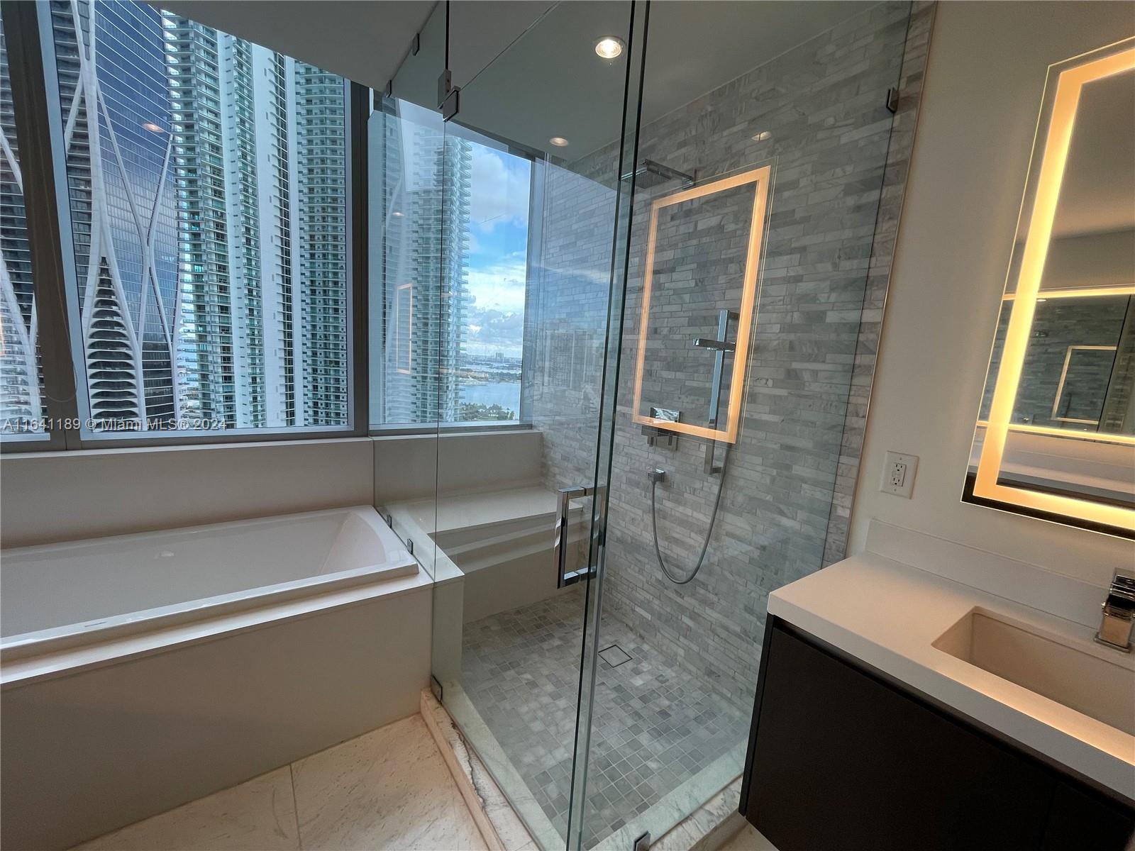 PARAMOUNT MIAMI WORLDCENT - Residential