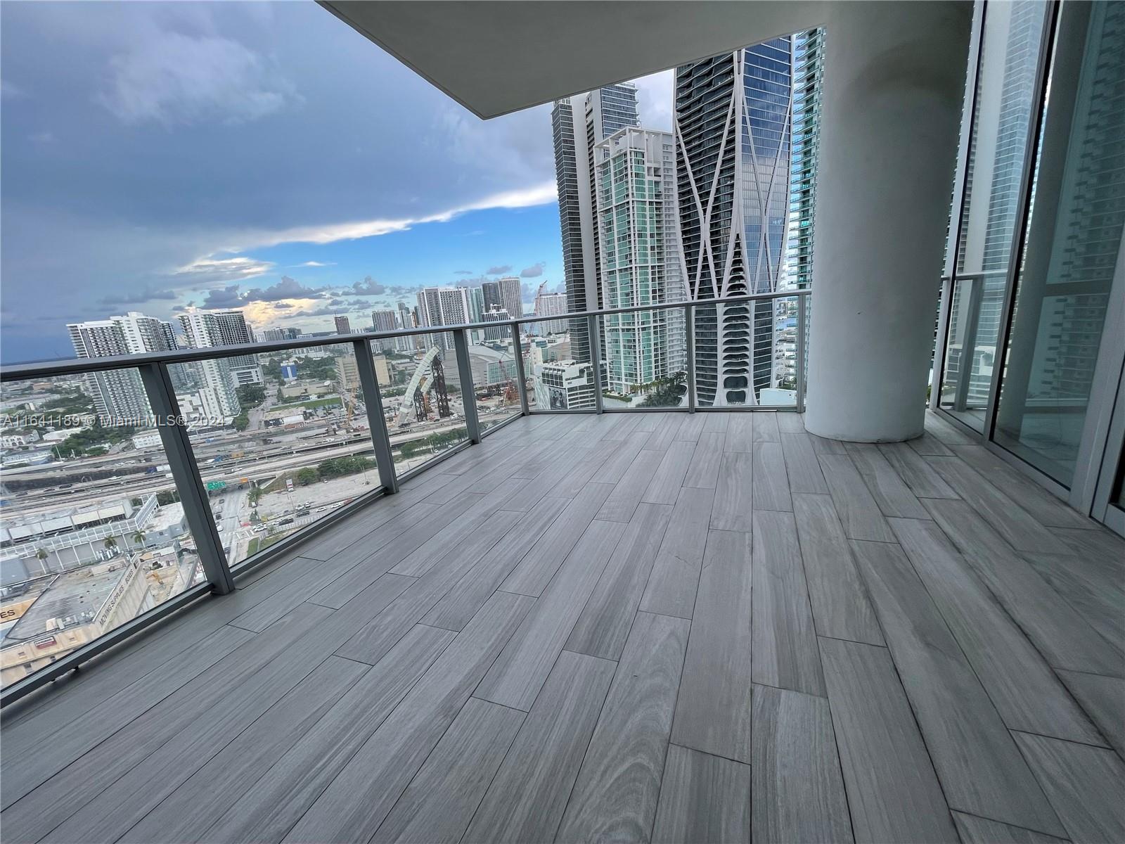 PARAMOUNT MIAMI WORLDCENT - Residential