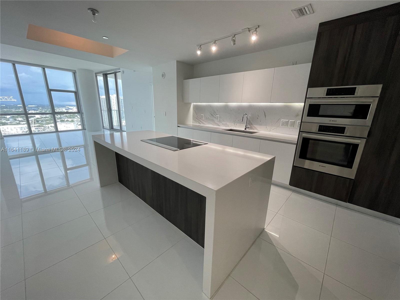 PARAMOUNT MIAMI WORLDCENT - Residential