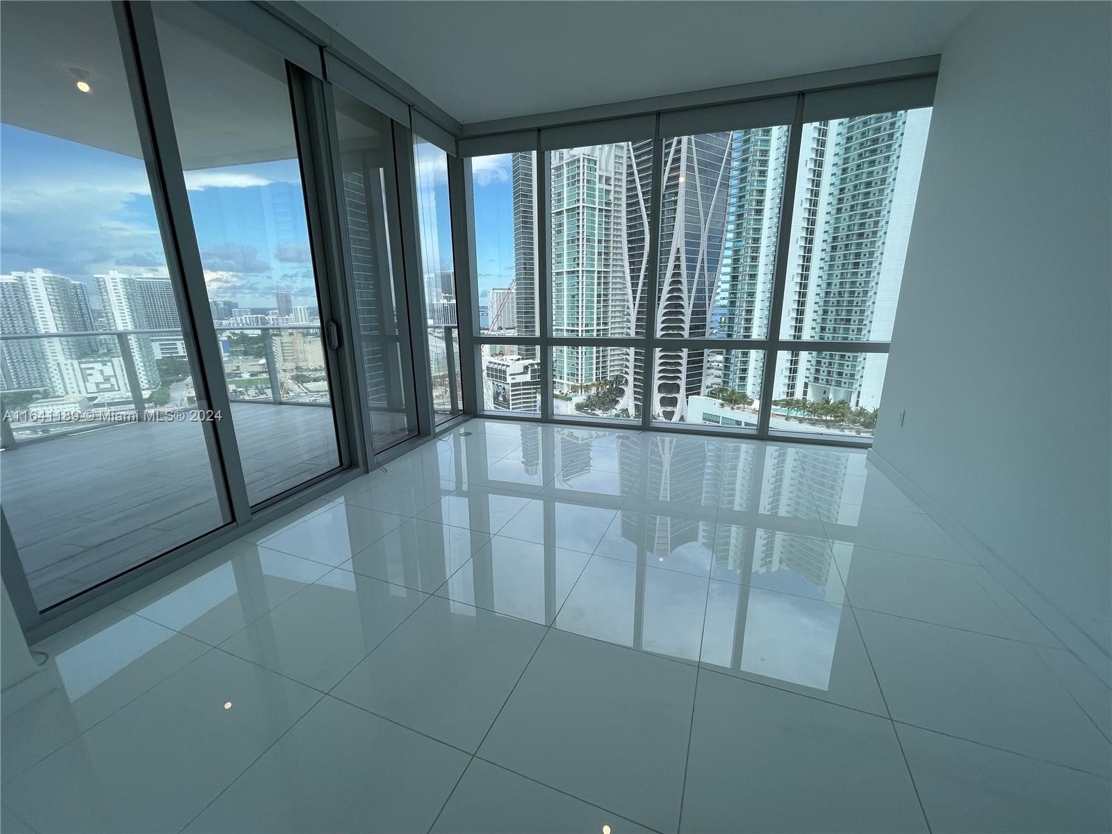 PARAMOUNT MIAMI WORLDCENT - Residential
