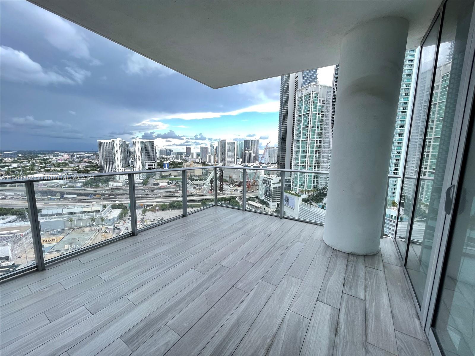 PARAMOUNT MIAMI WORLDCENT - Residential