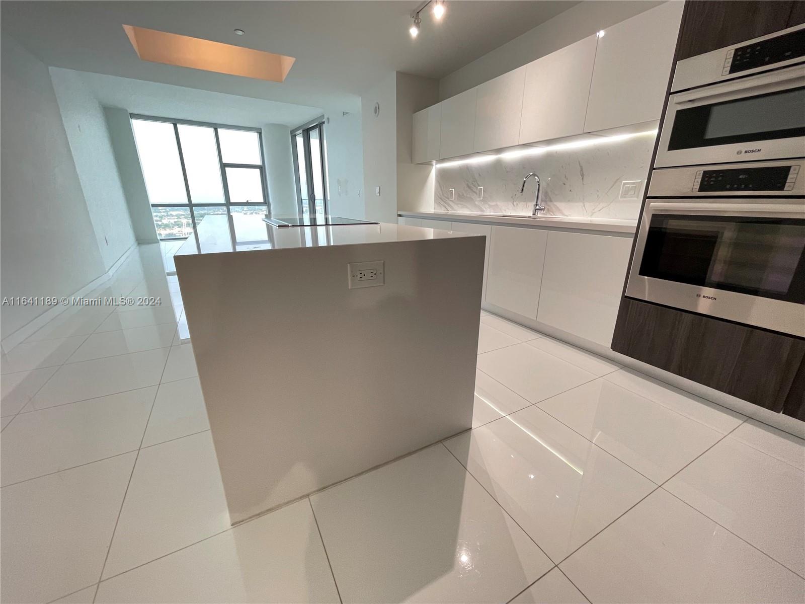 PARAMOUNT MIAMI WORLDCENT - Residential