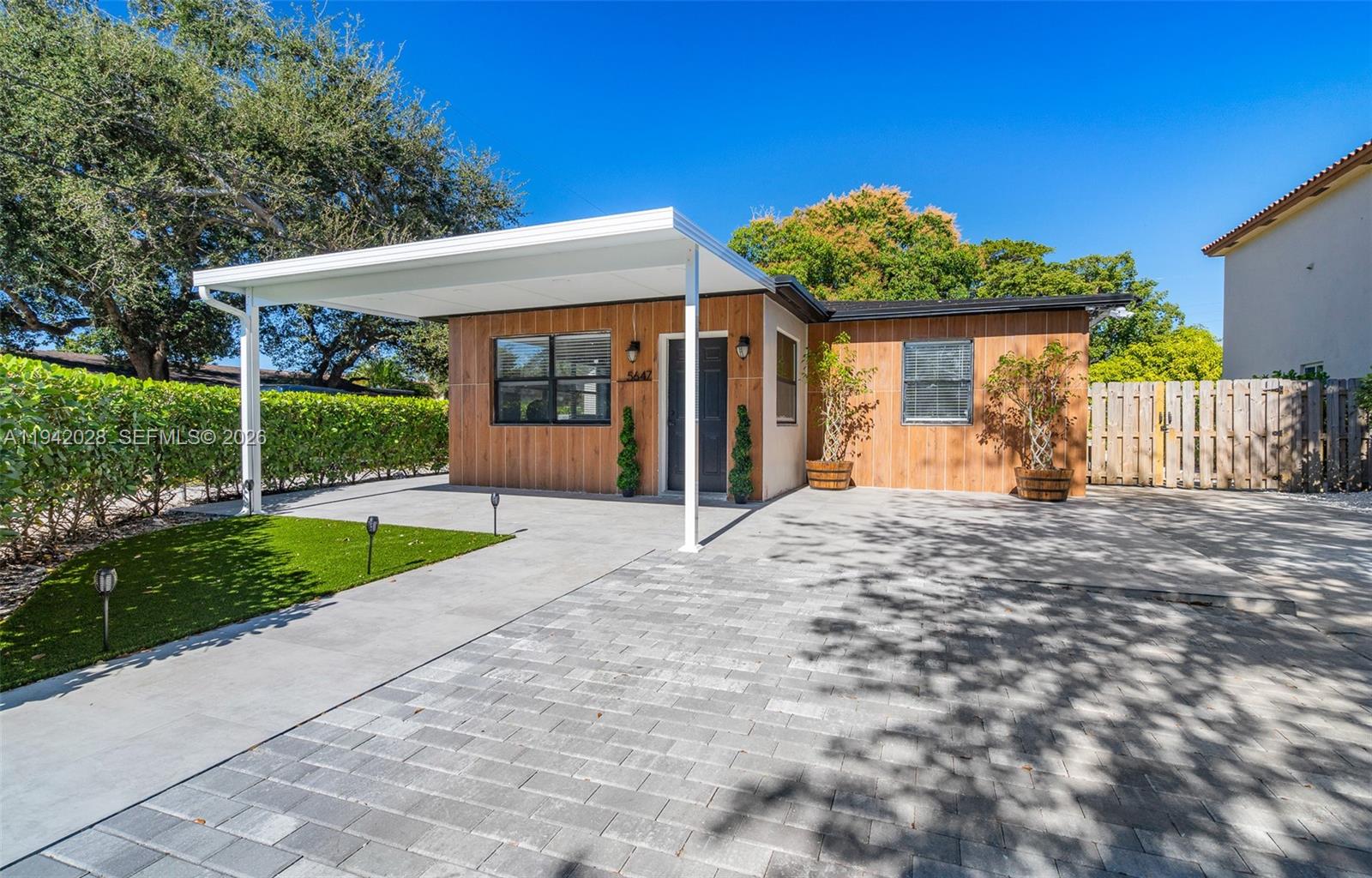 HOLLYWOOD BEACH GARDENS - Residential Income