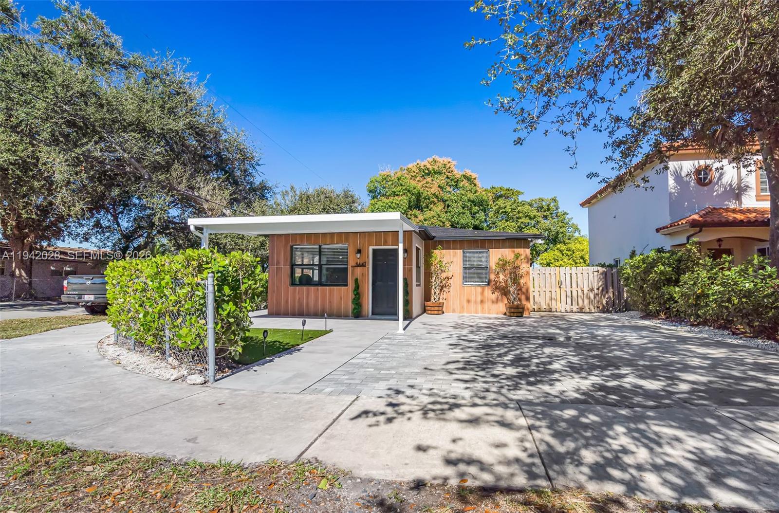 HOLLYWOOD BEACH GARDENS - Residential Income