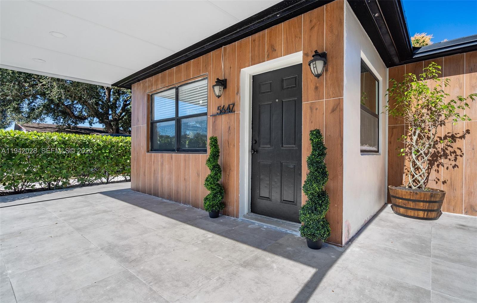 HOLLYWOOD BEACH GARDENS - Residential Income