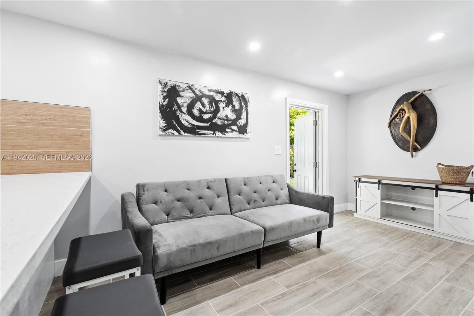 HOLLYWOOD BEACH GARDENS - Residential Income