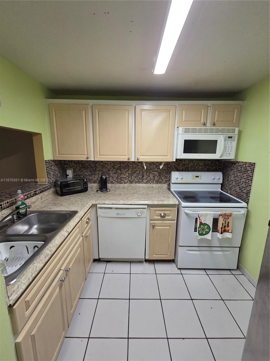 SON VIDA CONDO - Residential