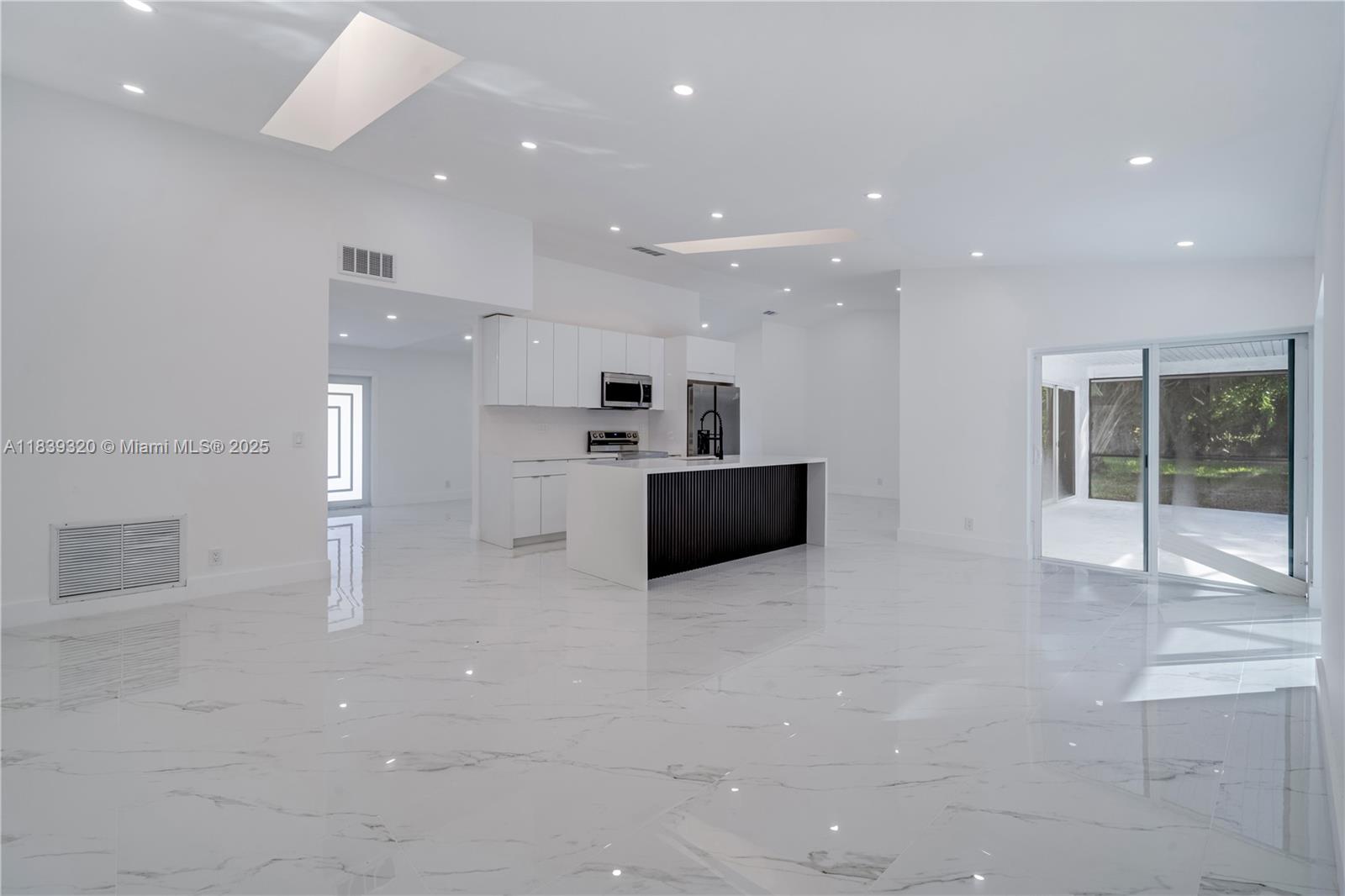 CYPRESS RUN - Residential