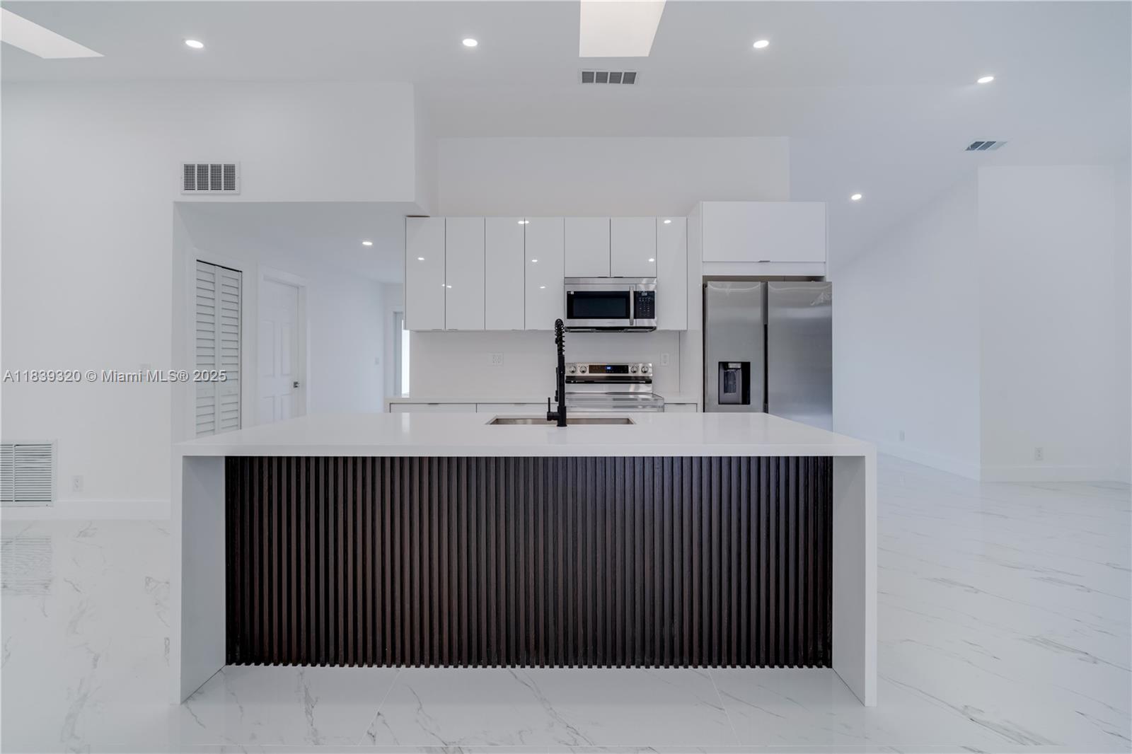 CYPRESS RUN - Residential