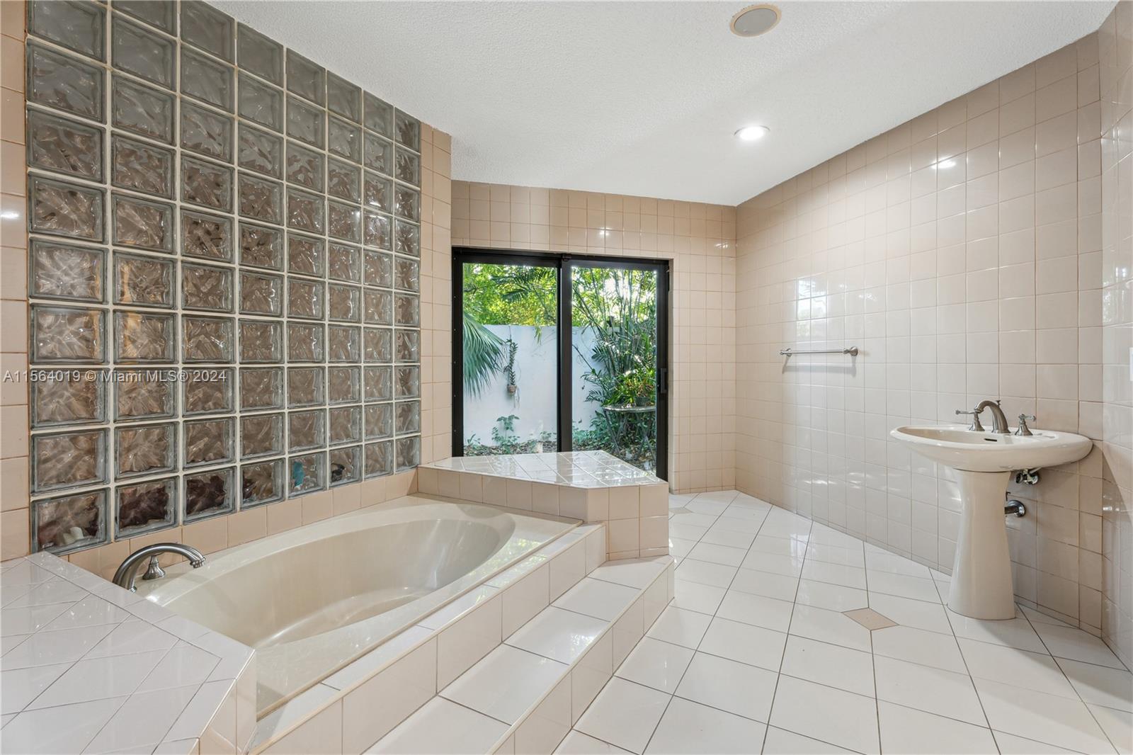 FLEEMAN ACRE ESTATES - Residential