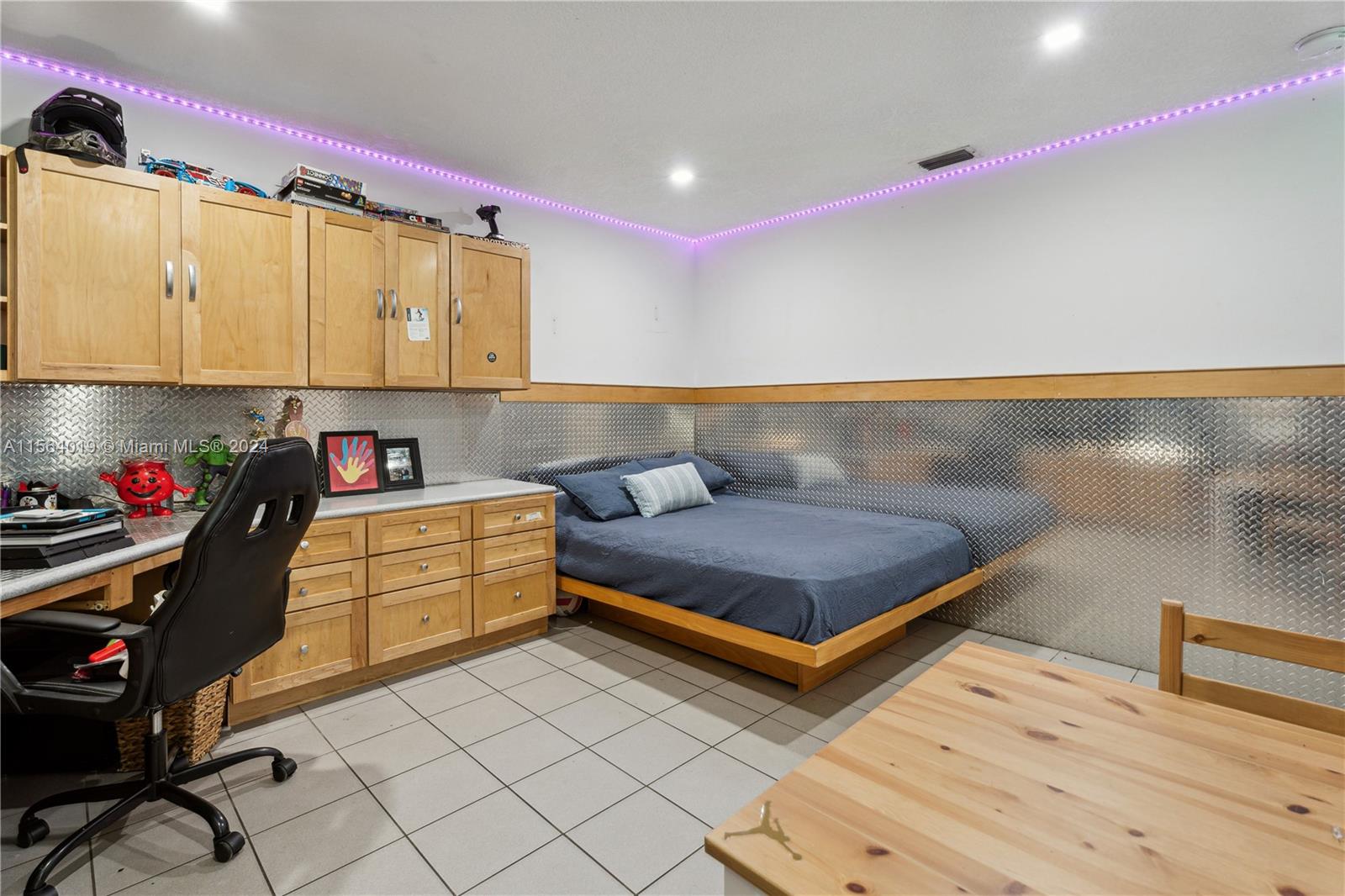 FLEEMAN ACRE ESTATES - Residential