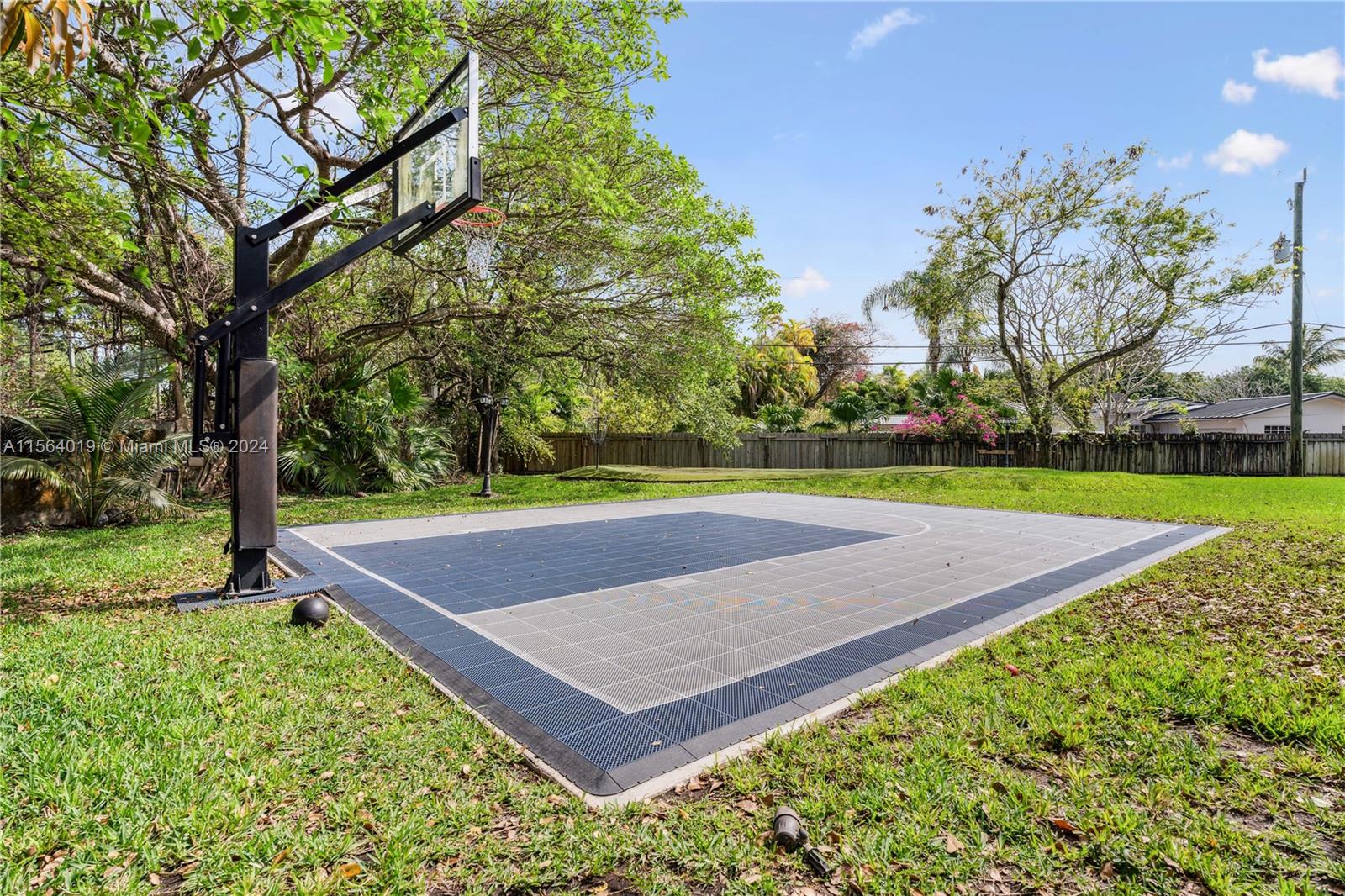 FLEEMAN ACRE ESTATES - Residential