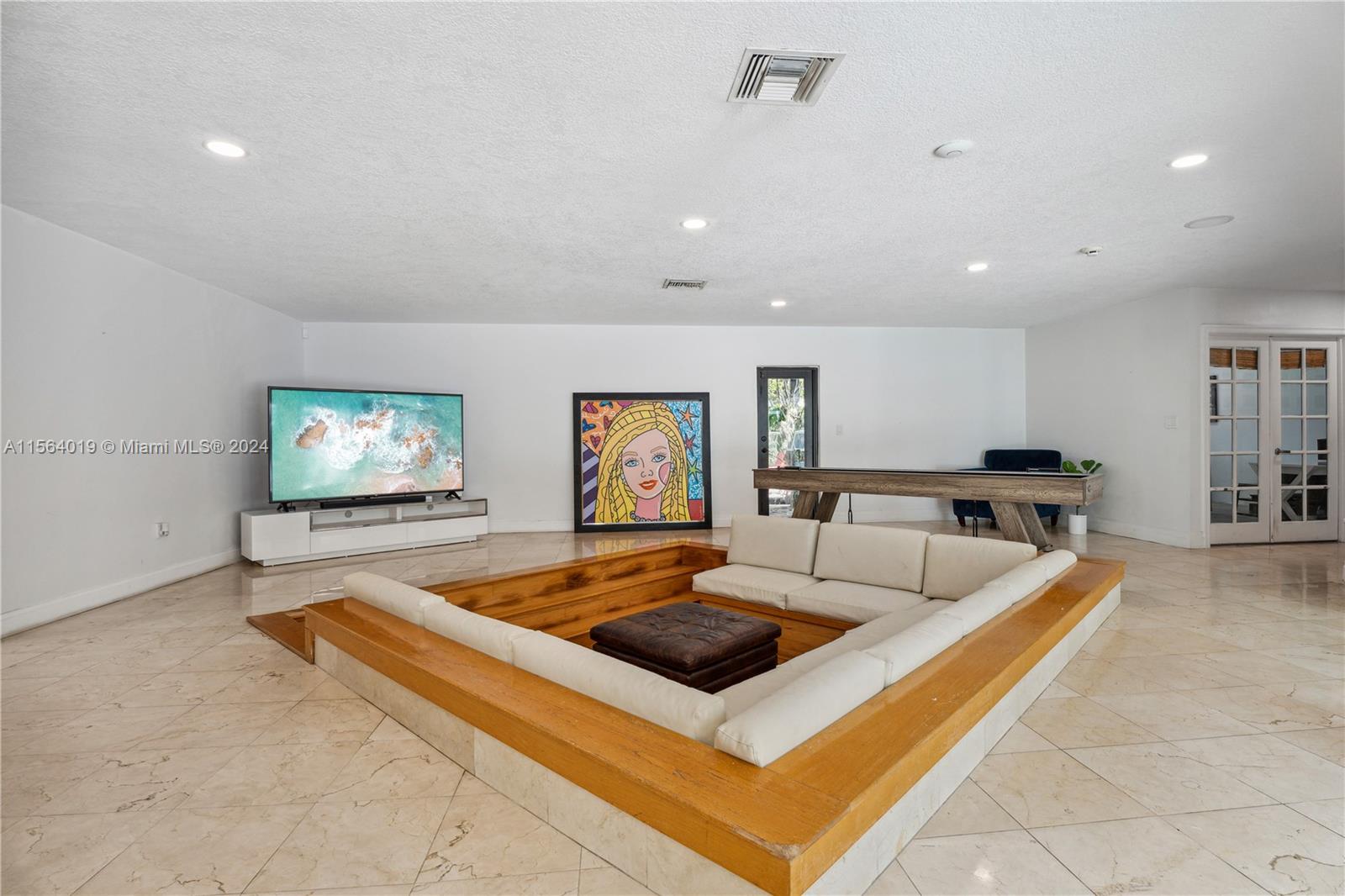 FLEEMAN ACRE ESTATES - Residential