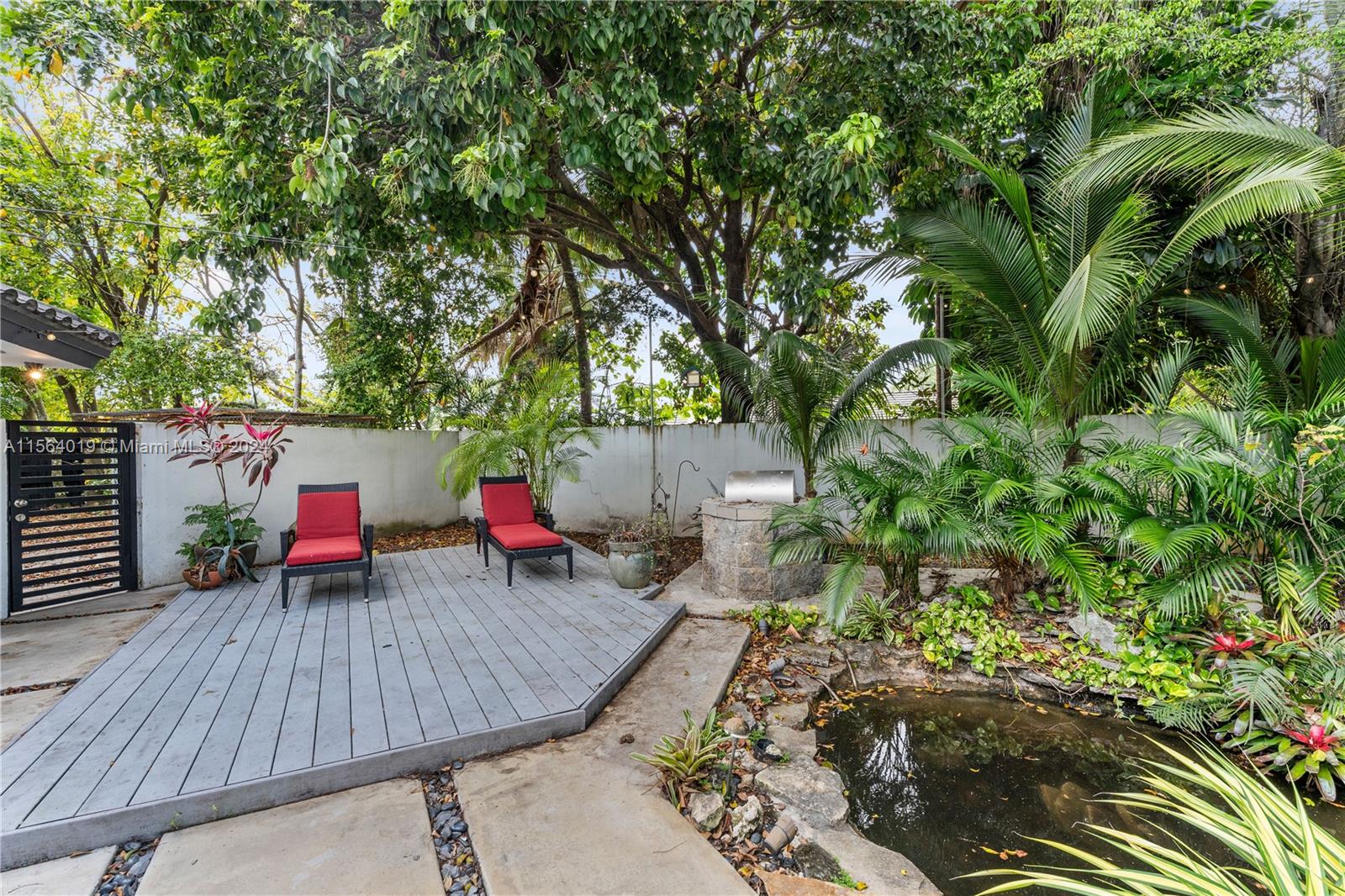 FLEEMAN ACRE ESTATES - Residential