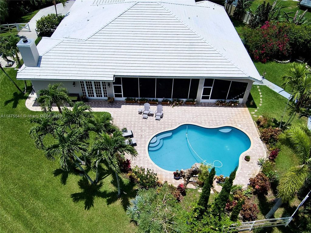 Photo of 20401 SW 52nd St, Pembroke Pines, FL 33332 (MLS # A11475541)