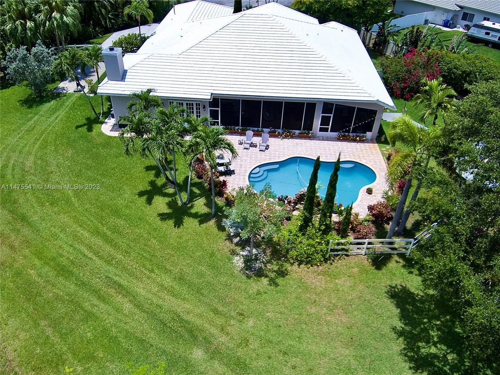 Photo of 20401 SW 52nd St, Pembroke Pines, FL 33332 (MLS # A11475541)