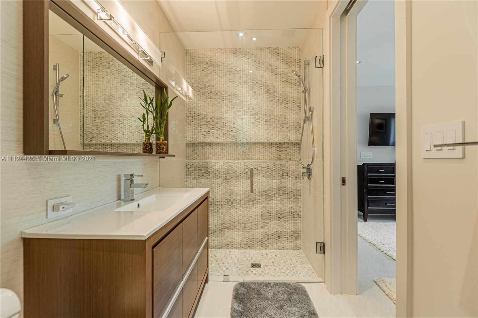 LAGUNA ISLE - Residential