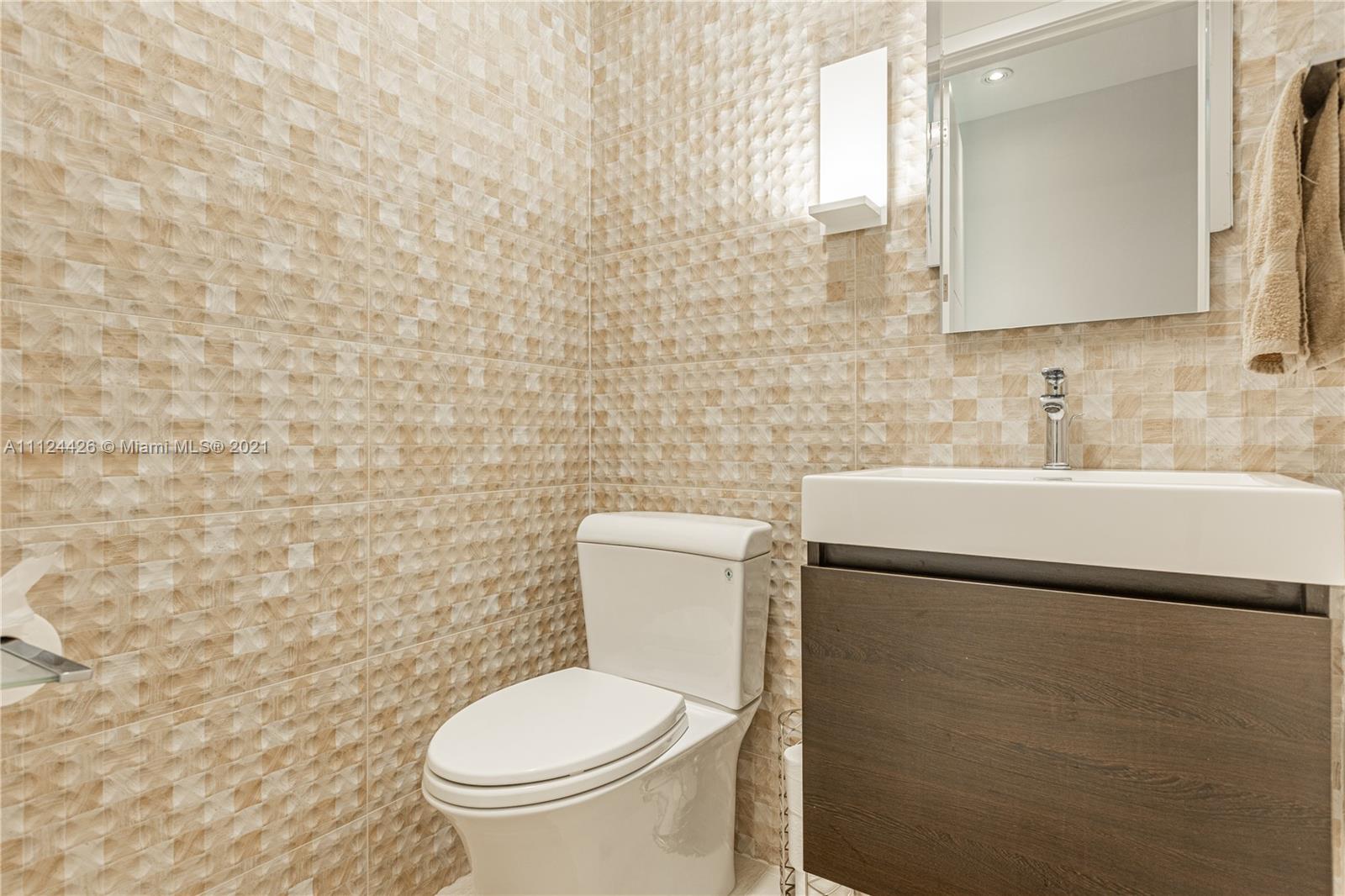 LAGUNA ISLE - Residential