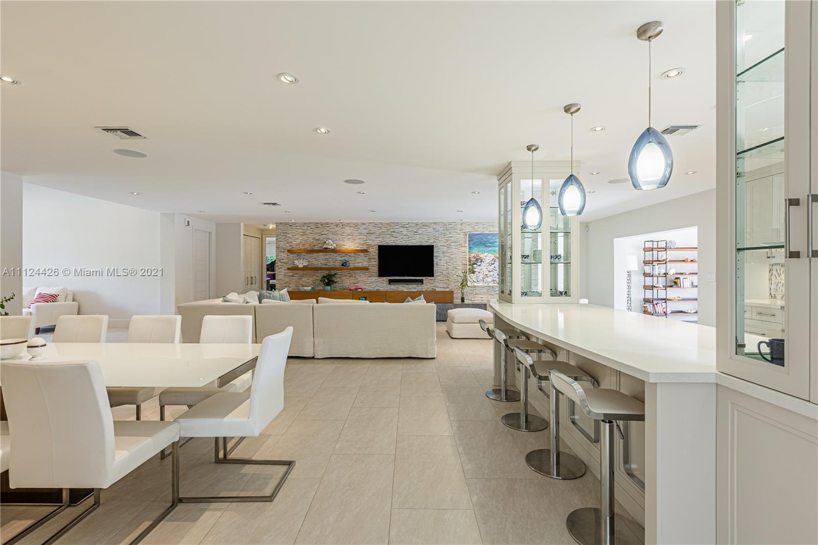 LAGUNA ISLE - Residential