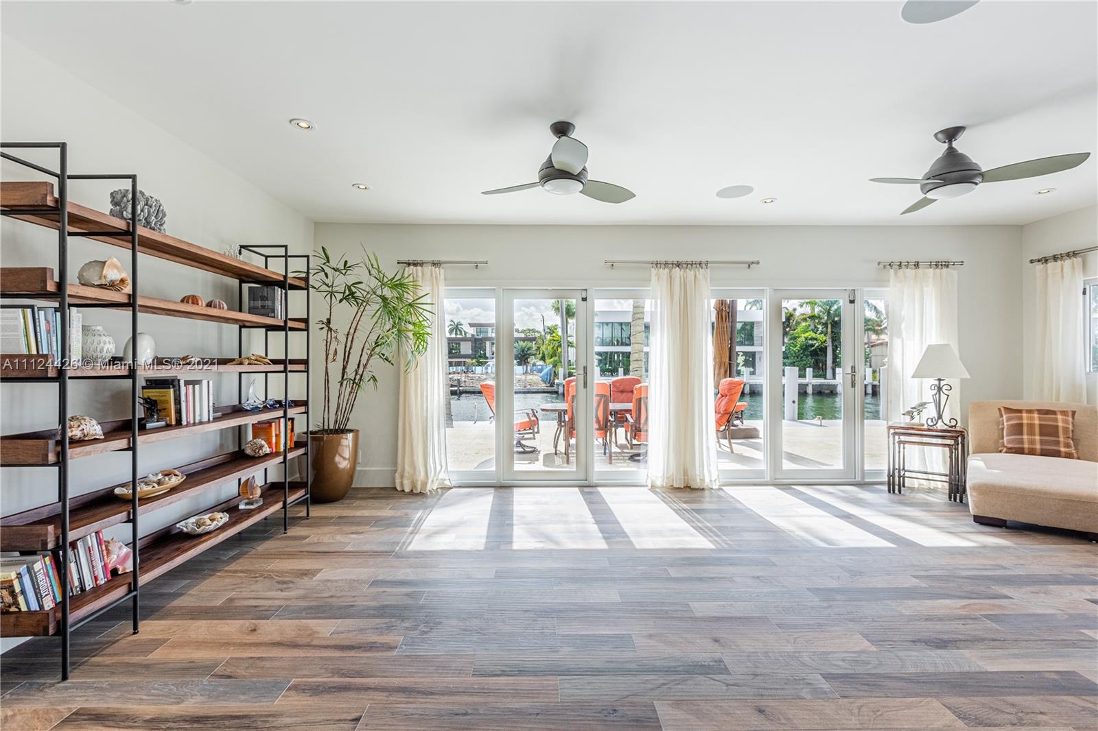 LAGUNA ISLE - Residential