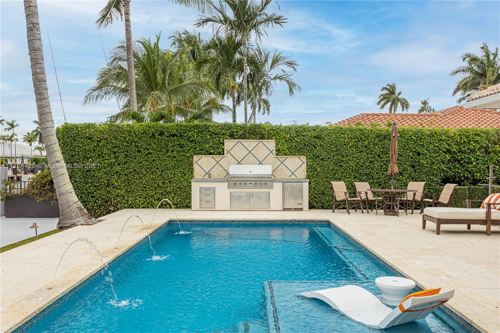 LAGUNA ISLE - Residential