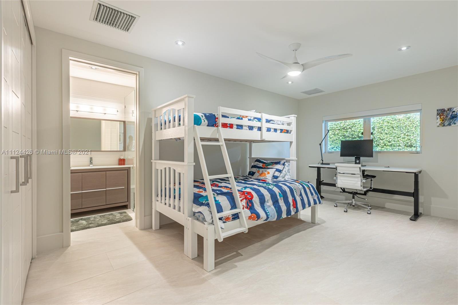 LAGUNA ISLE - Residential