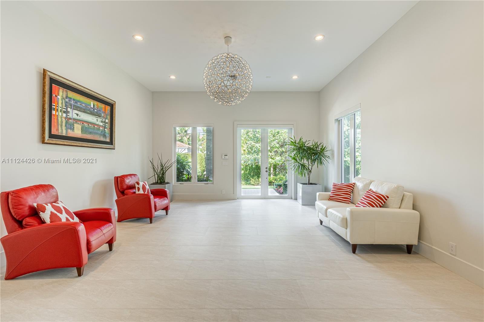 LAGUNA ISLE - Residential