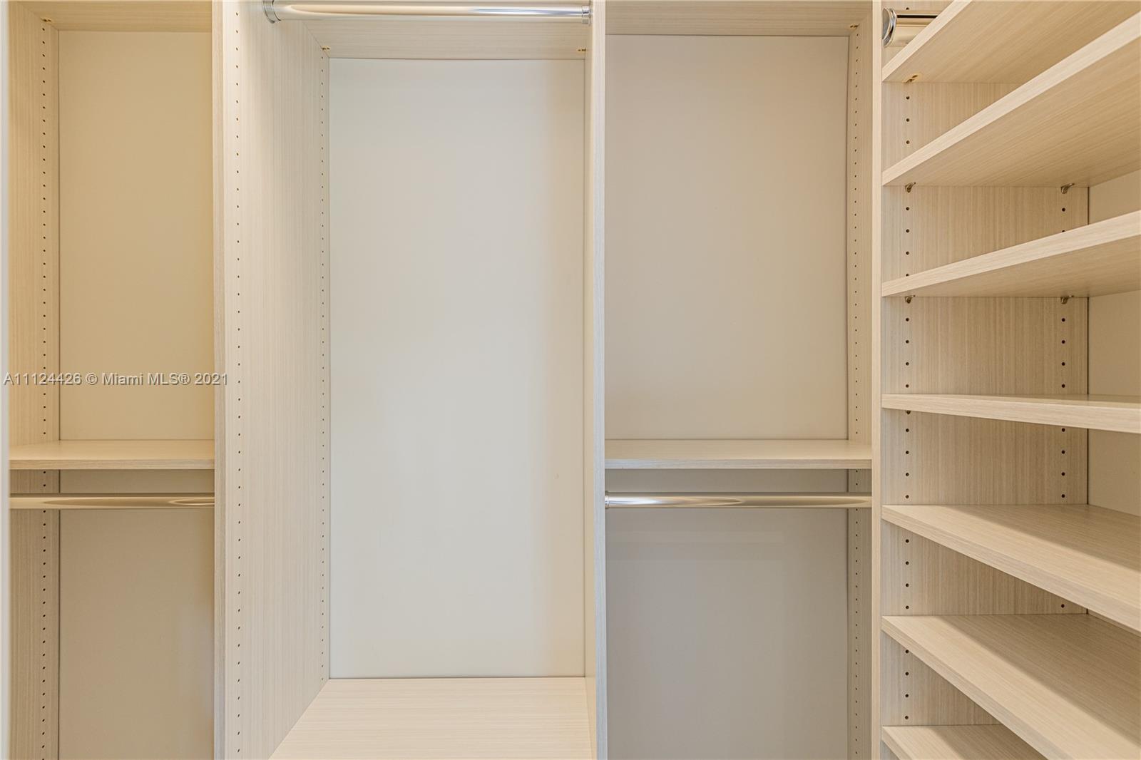 LAGUNA ISLE - Residential