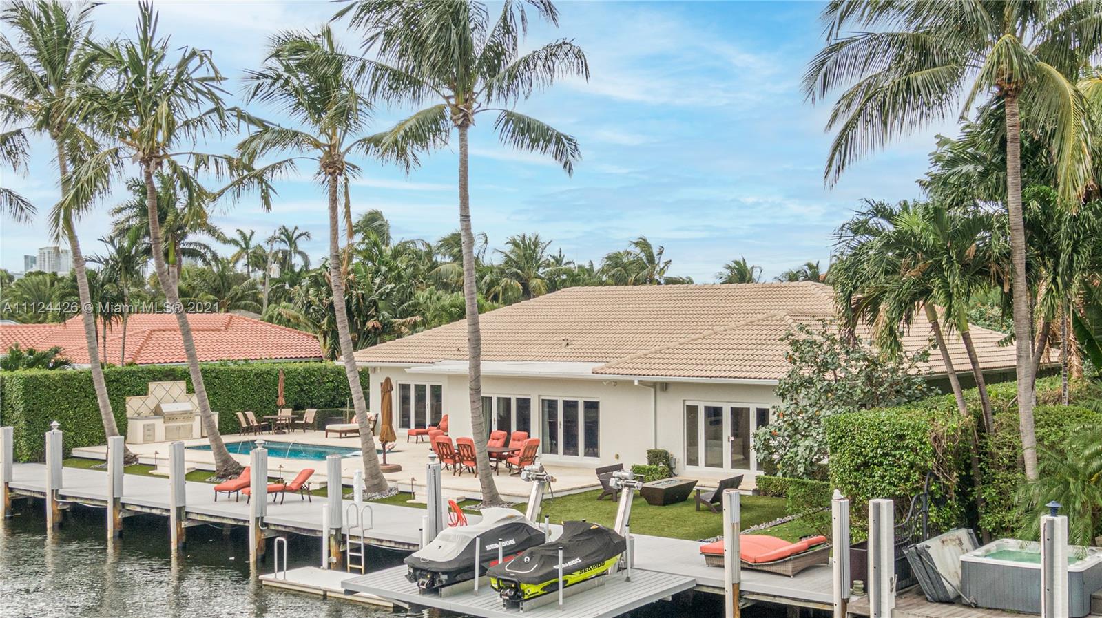 LAGUNA ISLE - Residential