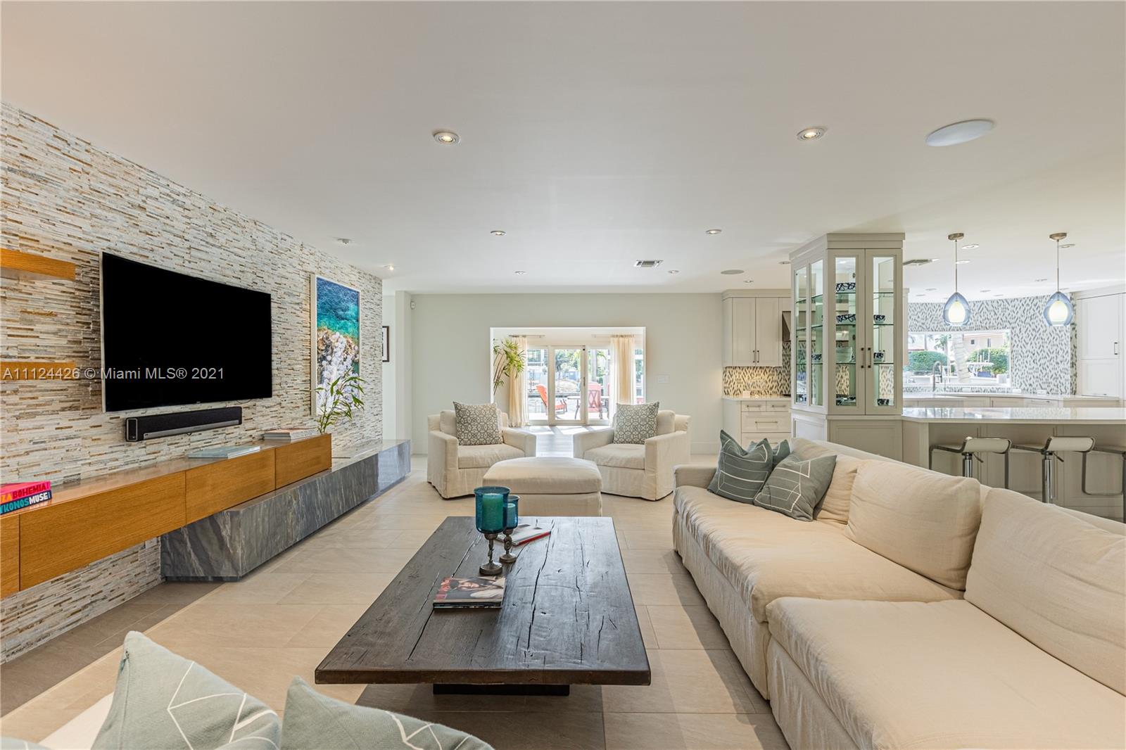 LAGUNA ISLE - Residential