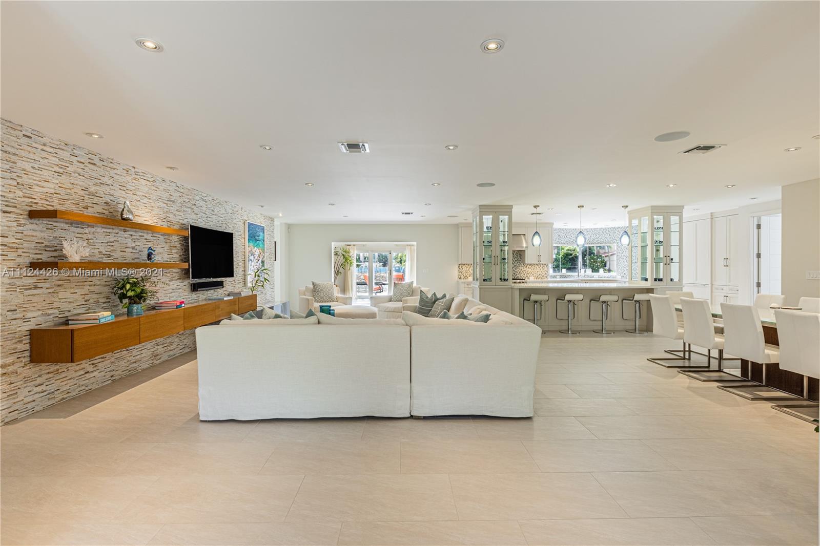 LAGUNA ISLE - Residential