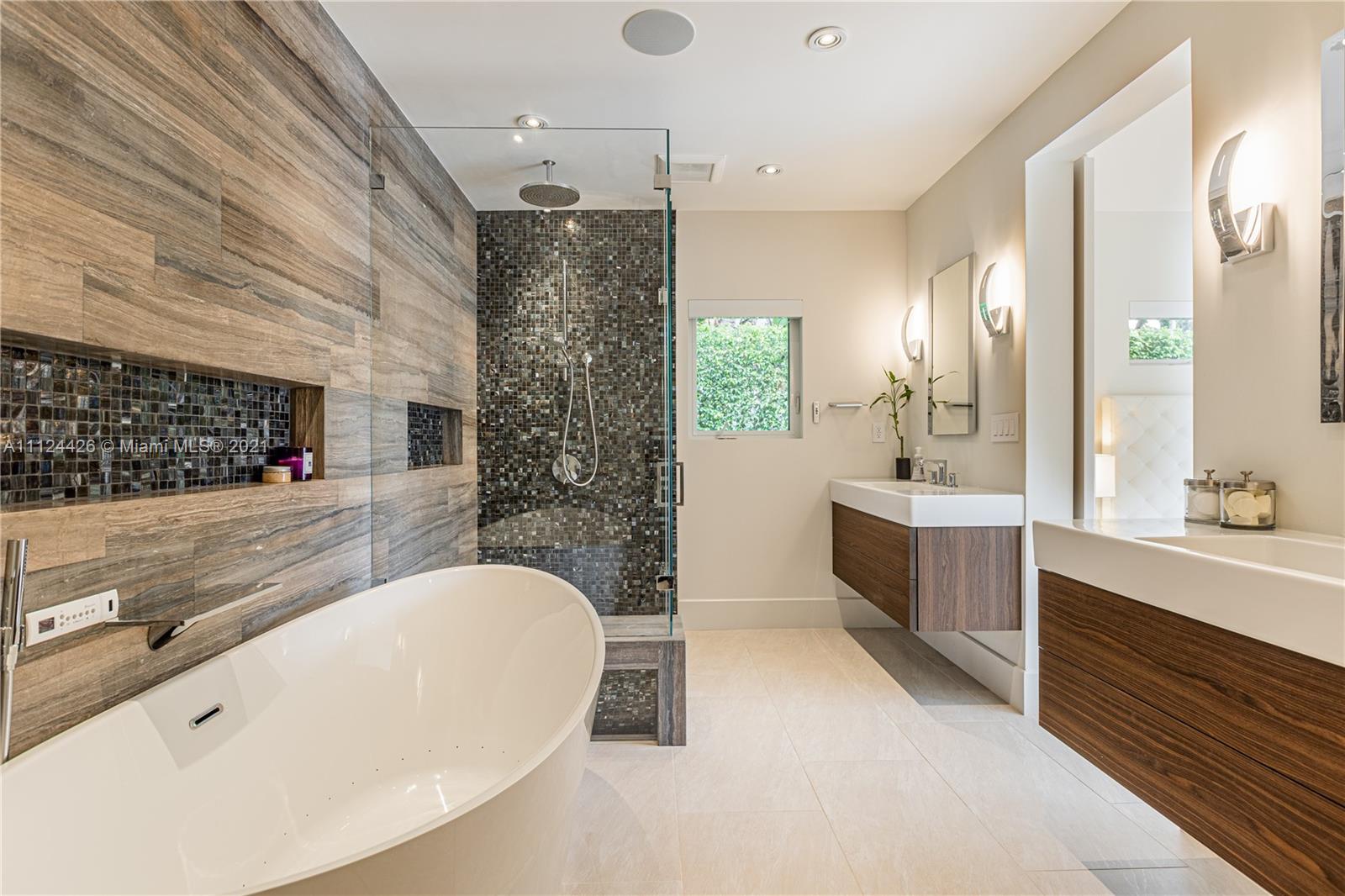 LAGUNA ISLE - Residential