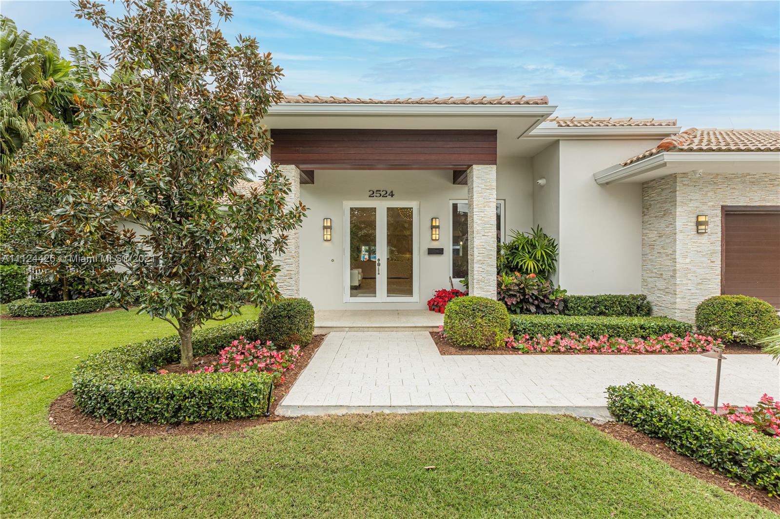 LAGUNA ISLE - Residential