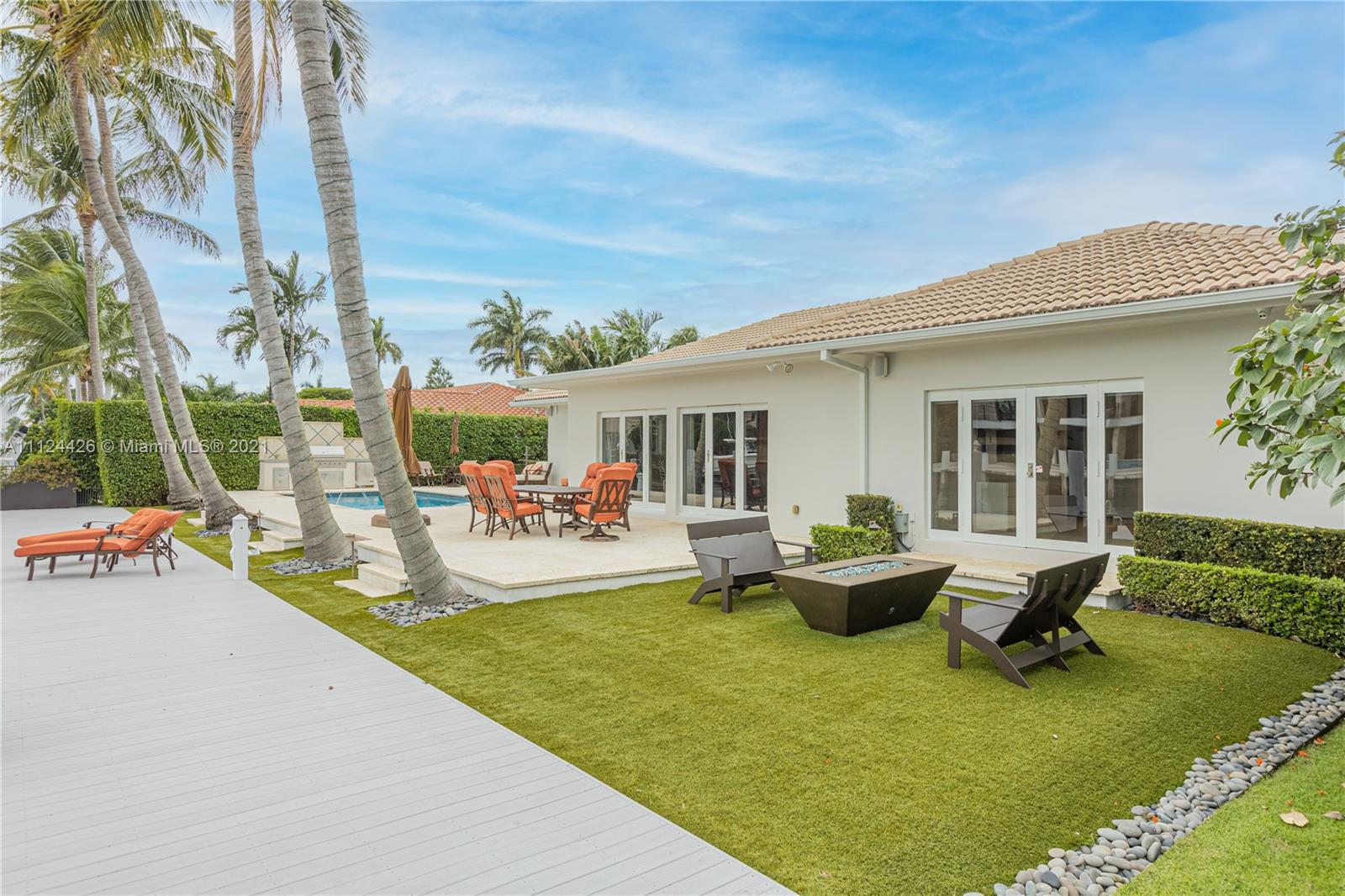 LAGUNA ISLE - Residential