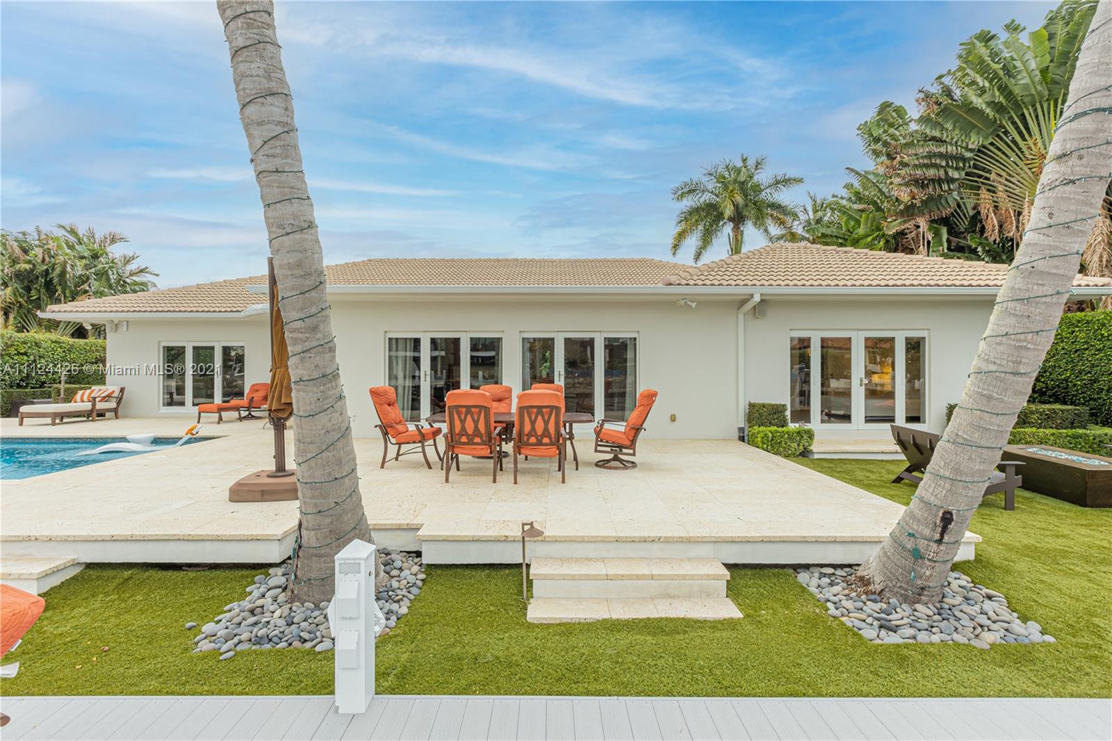 LAGUNA ISLE - Residential