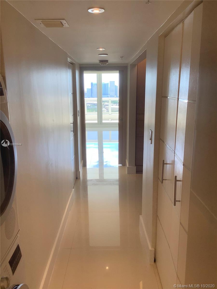 VENETIA CONDO THE GRAND - Residential