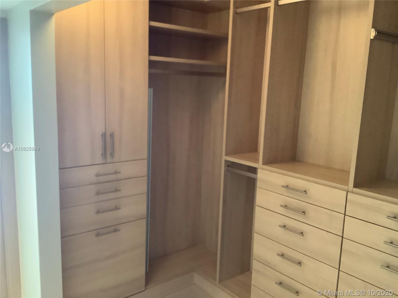 VENETIA CONDO THE GRAND - Residential