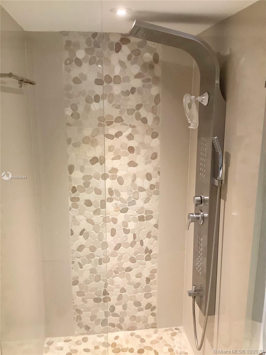 VENETIA CONDO THE GRAND - Residential