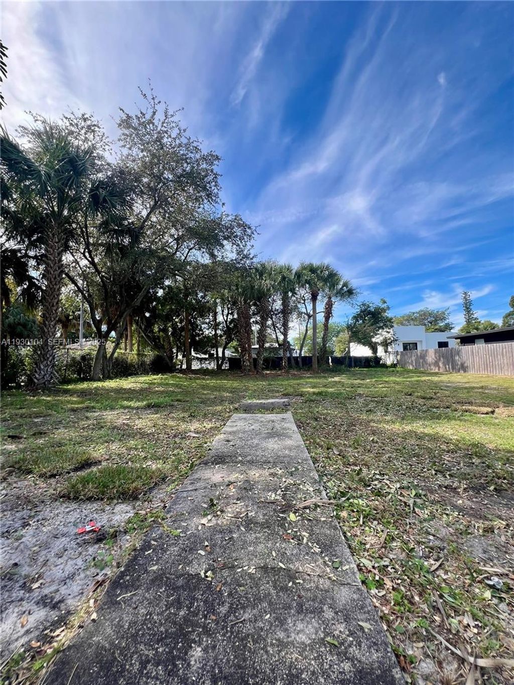 Photo of 633 NW 14th Ter, Fort Lauderdale, FL 33311 (MLS # A11930104)