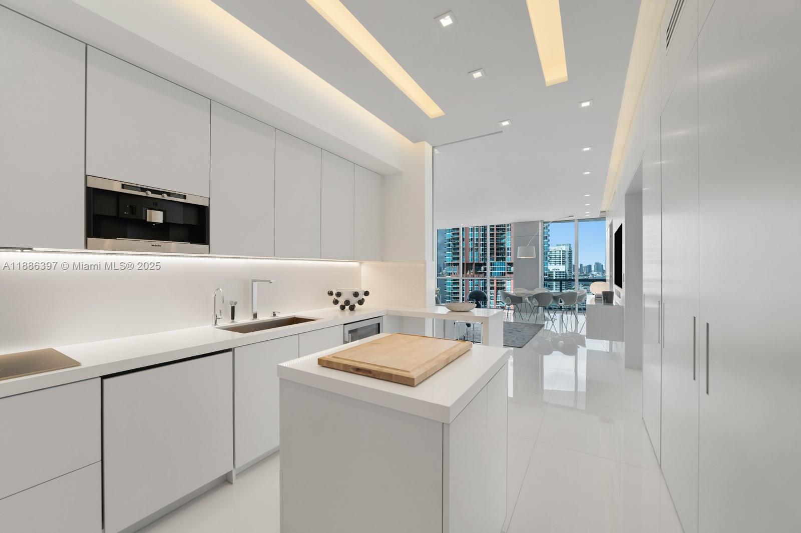 CONTINUUM ON SOUTH BEACH - Residential Lease
