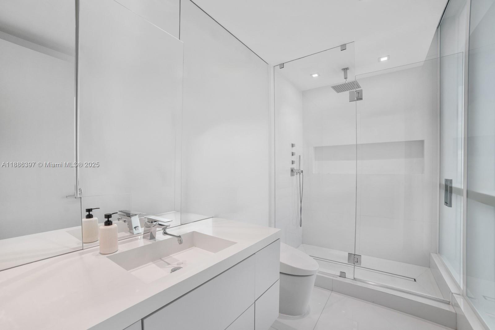CONTINUUM ON SOUTH BEACH - Residential Lease