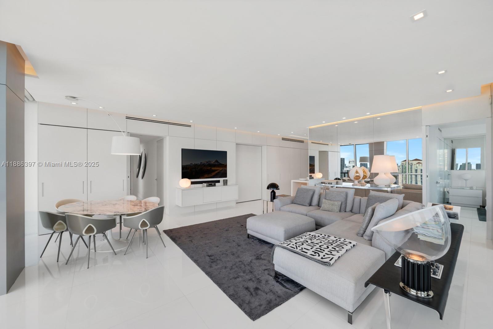 CONTINUUM ON SOUTH BEACH - Residential Lease